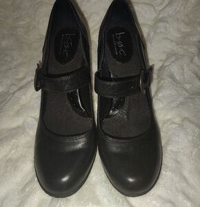 Born B.O.C.Never worn Leather Black Heels
